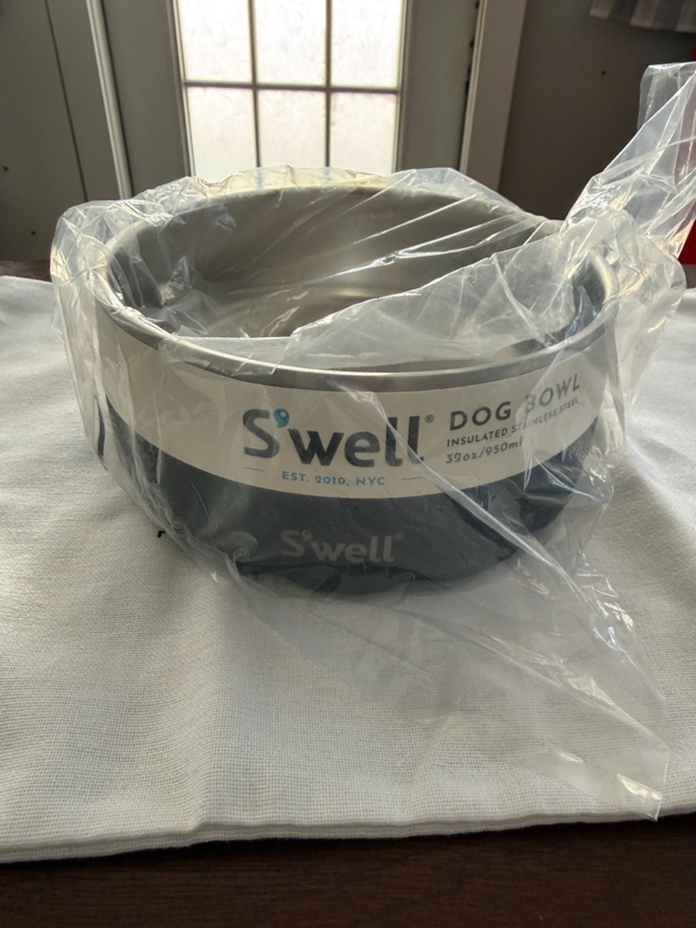 S'well Dog Bowl in black with Stainless Interior